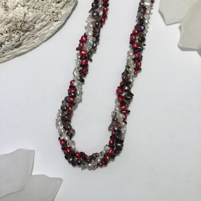Twisted Pearlescent Chips Necklace - Red, White & Black