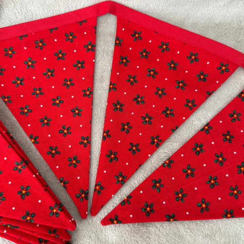 Bunting / Red with Holly Leaves