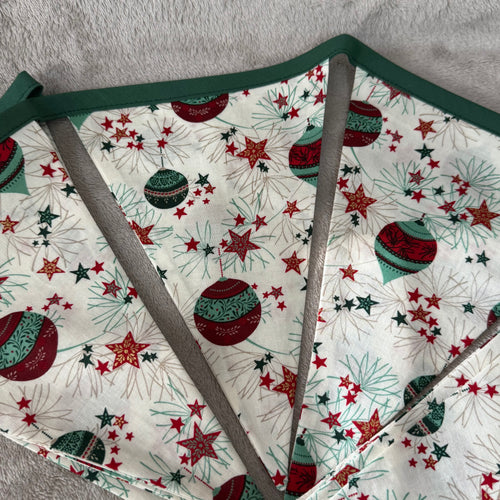 Bunting / x Cream Pattern with Baubles