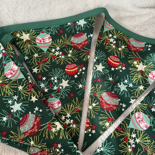 Bunting / x Dark Green Pattern with Baubles